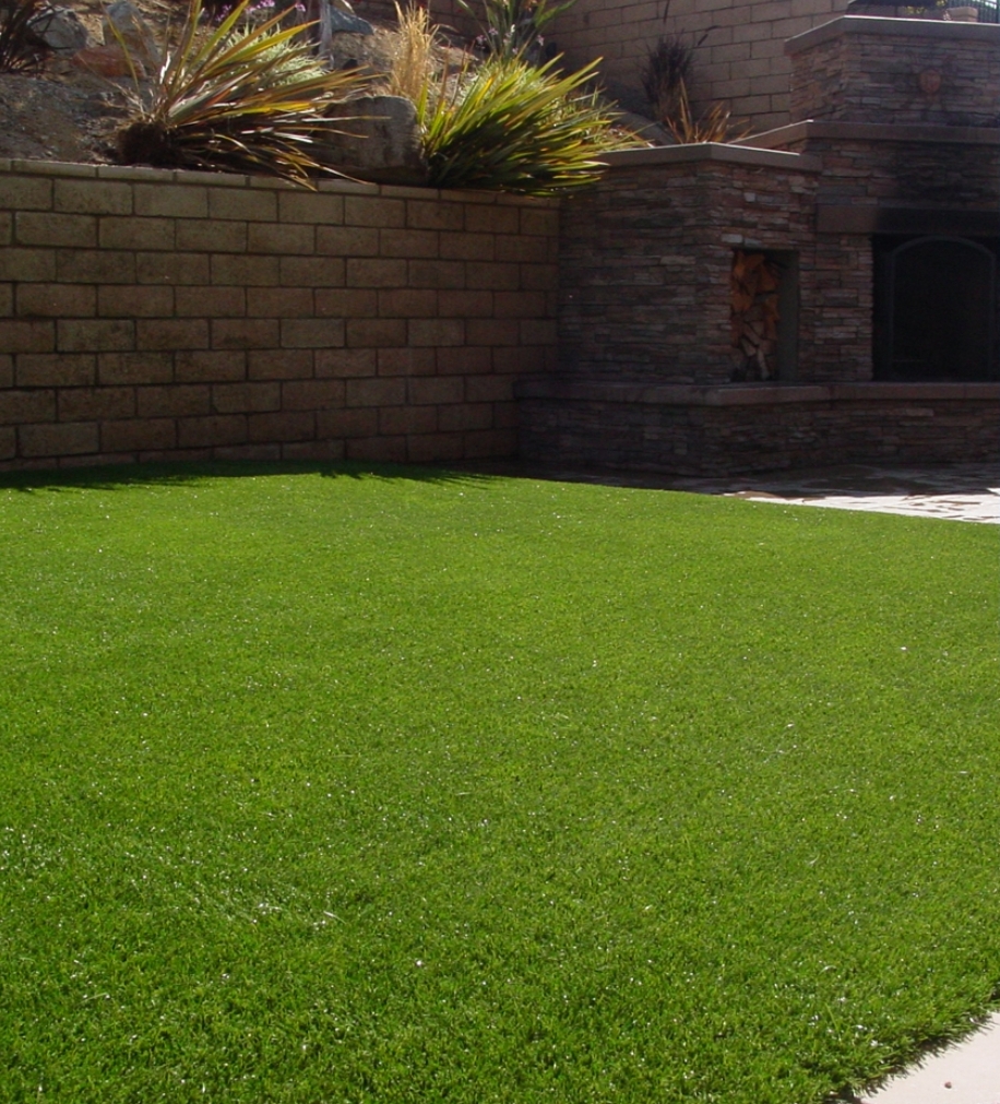 retaining wall with turf